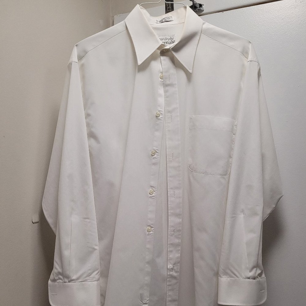 GENTLY USED WARDROBE ESSENTIALS DRESS SHIRT, LARGE!!!